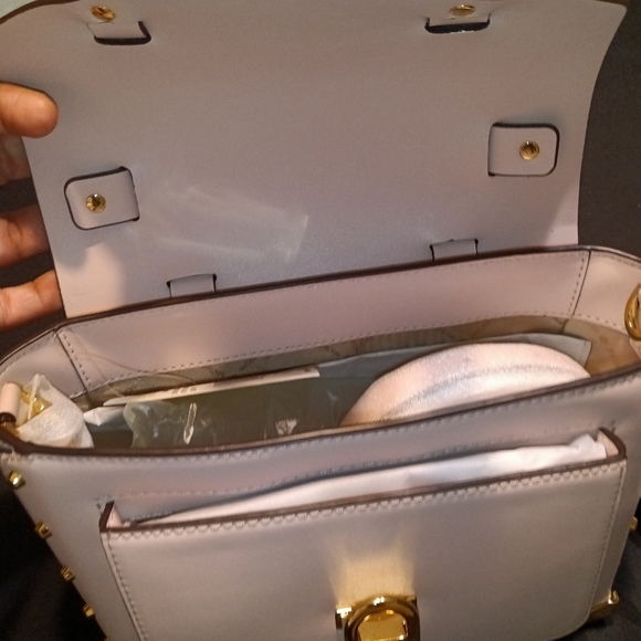 Michael kors purse/ crossbody - Picture 3 of 7